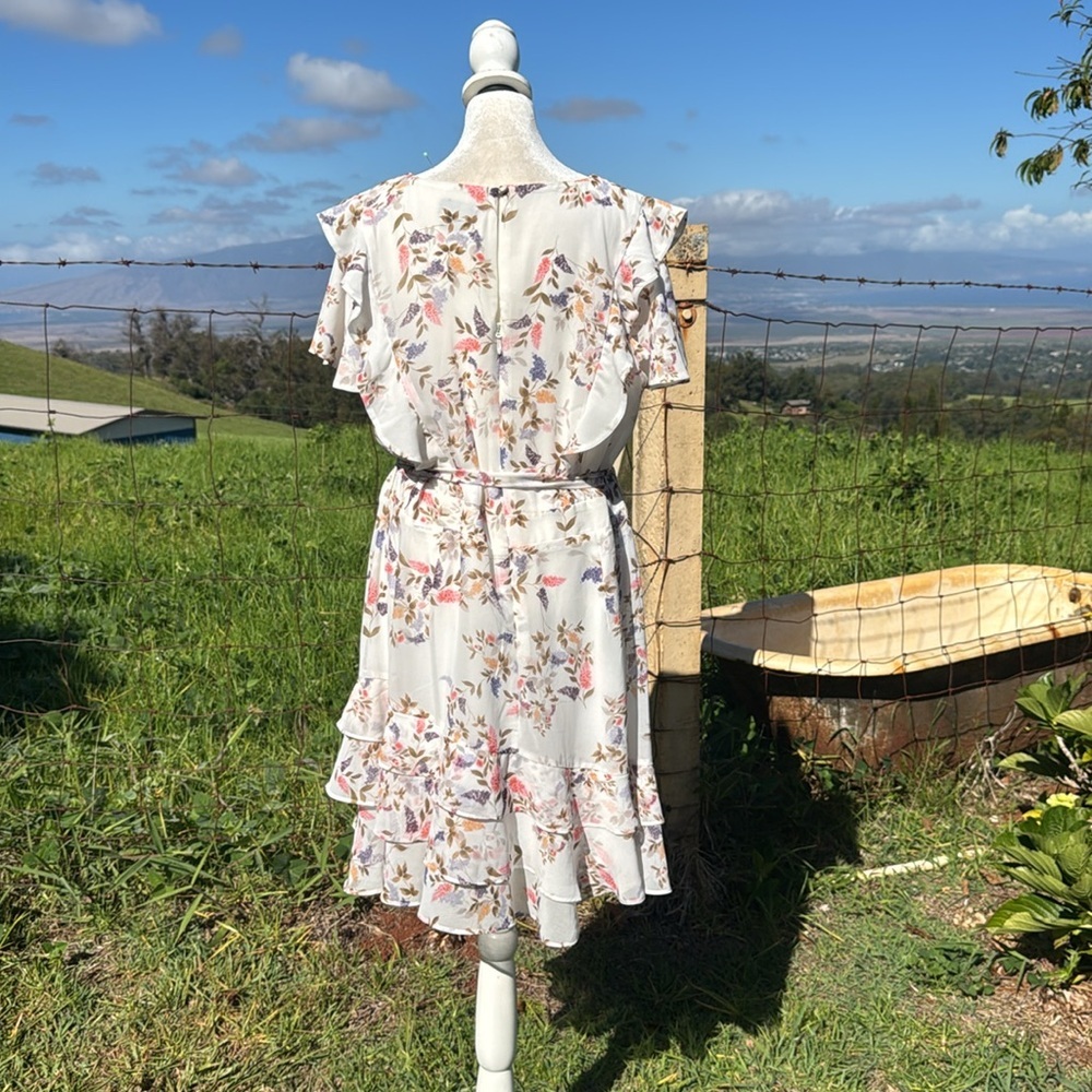 City Chic Floral V-Neck Mini Dress - White and Pink - Picture 8 of 12